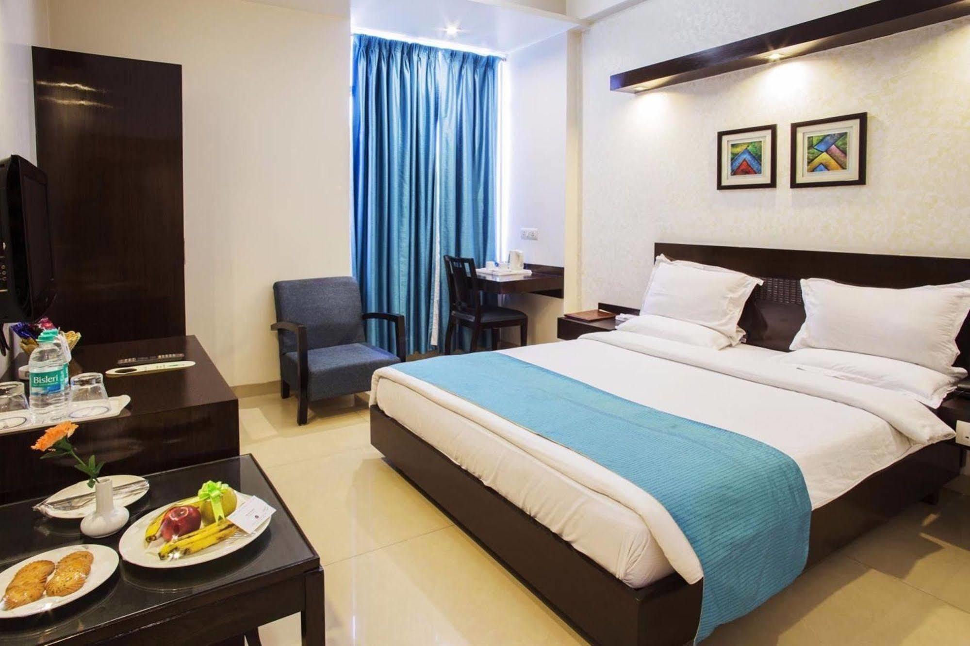 Rockland Hotel, C.R Park Nowe Delhi Zewnętrze zdjęcie